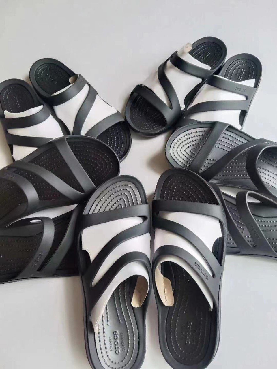 Dép lê Wave Swiftwater Crocs (Đen/Đen)