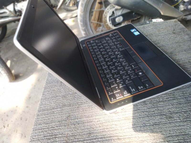 Laptop Dell latitude e6320 Cori5-2520M, Ram 4G, SSD 120G, Màn hình 13.3 inch