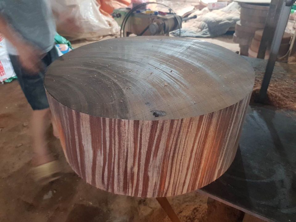 Thớt gỗ nghiến ,thớt gỗ nghiến chuyên dùng cho nhà hàng đường kính 50x12cm
