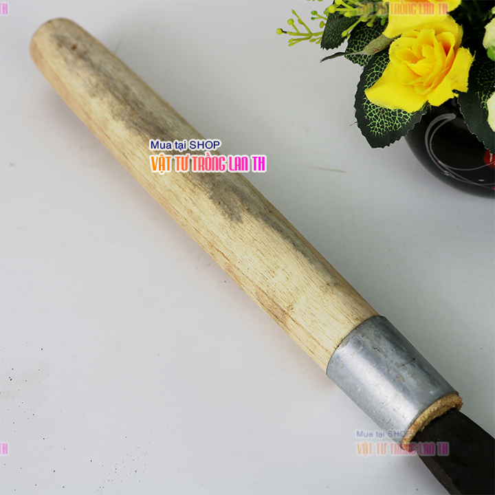Dụng cụ phát cành cây cán gỗ