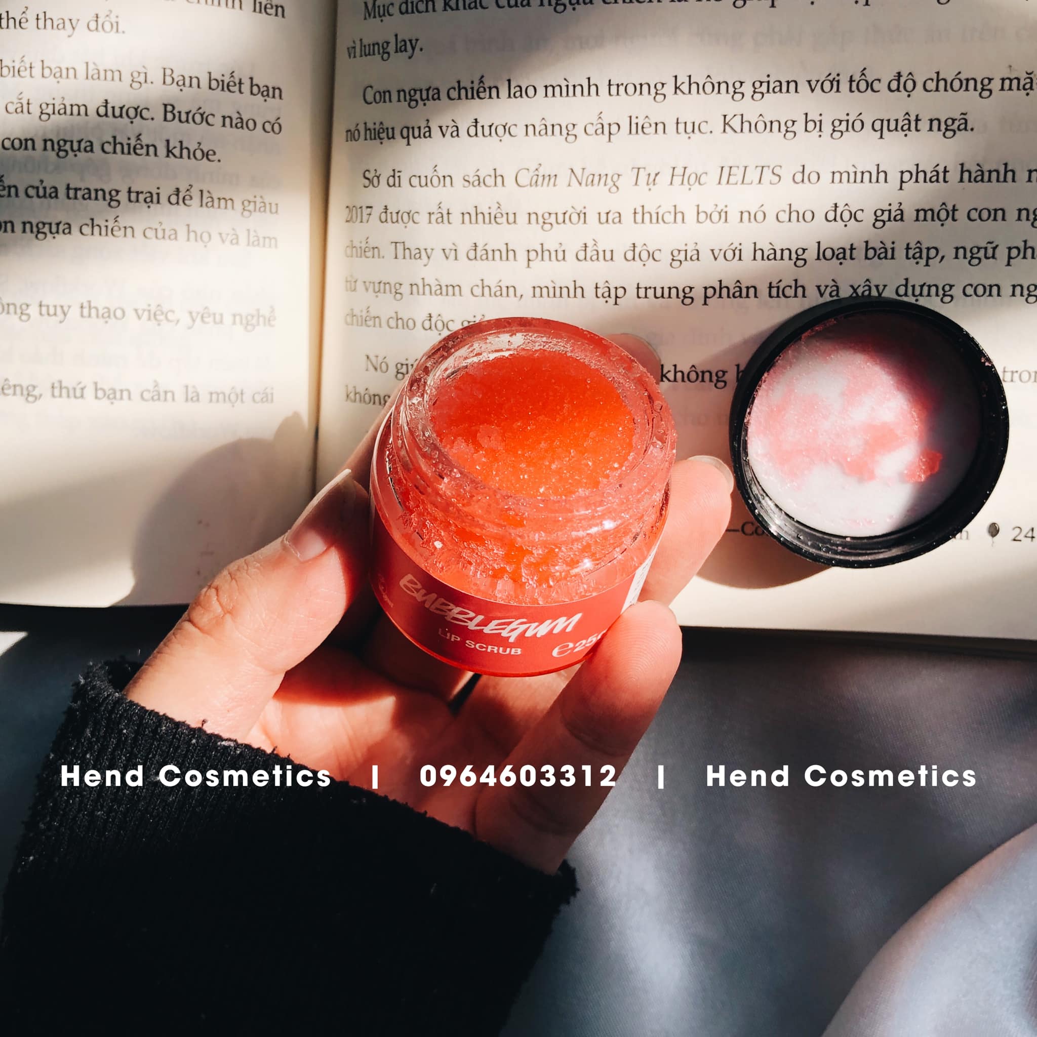 Tẩy da chết môi Lush - Bubblegum lip scrub