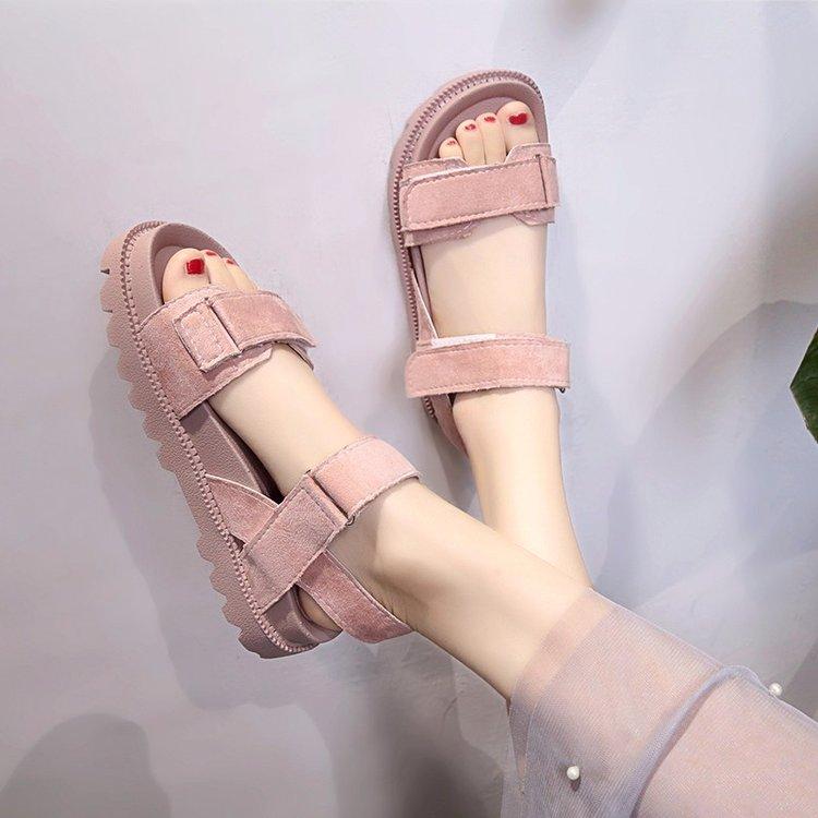 2019 model baru Sandal Summer Siswa perempuan musim panas sepatu wanita Gaya Korea Gaya Harajuku sol datar jaringan Sol Tebal kue spons sepatu wanita pasang
