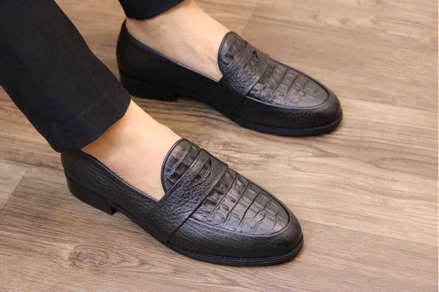 GIÀY LƯỜI IN CÁ SẤU BĂNG ĐỤC - GIẦY LƯỜI NAM DA mềm 100% DẬP VÂN CÁ SẤU, ĐẾ CAO SU - MÃ K11 ĐEN