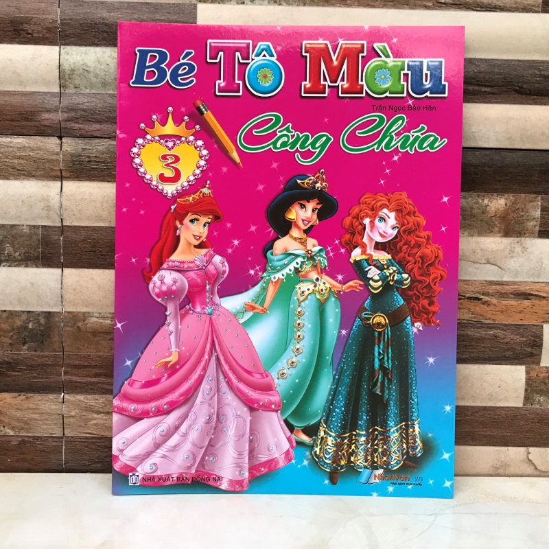 {HCM} Bé tập tô màu công chúa cho bé