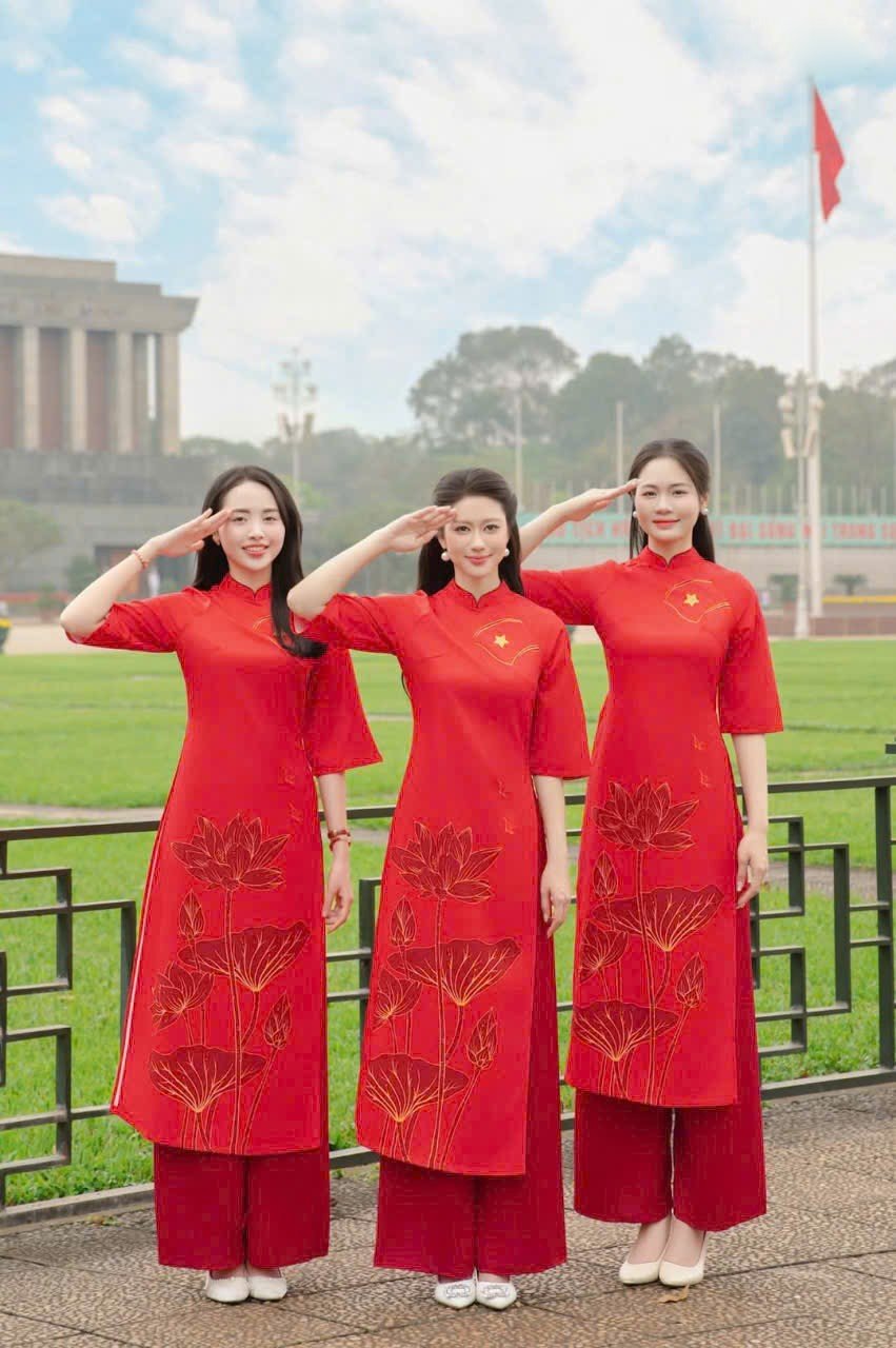 Áo Dài Cách Tân Nữ Lụa pháp In Cờ Đỏ Sao Vàng Tà Hoa Lá Sen Tay Lỡ, Áo Dài Truyền Thống Nữ Ngày Quốc Khánh
