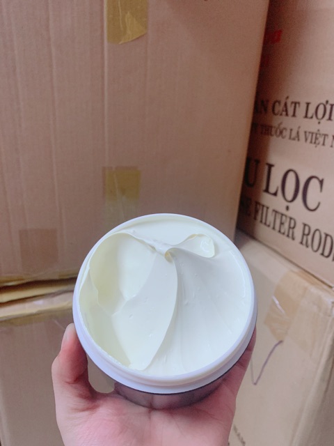 Kem body dưỡng trắng da Livy's Vàng