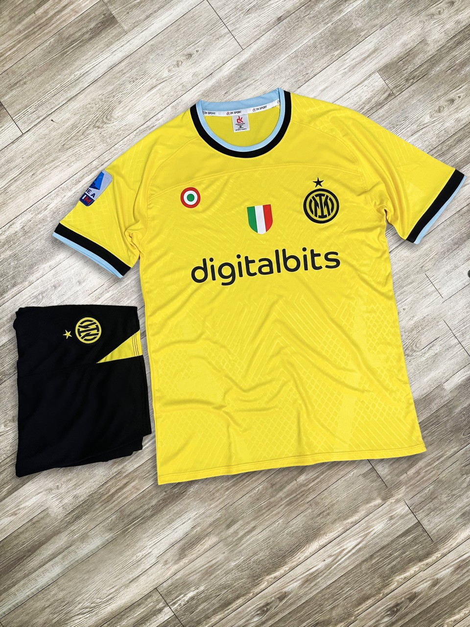 Bộ quần áo bóng đá clb Inter milan vàng mẫu mới 2023 thun lạnh đẹp