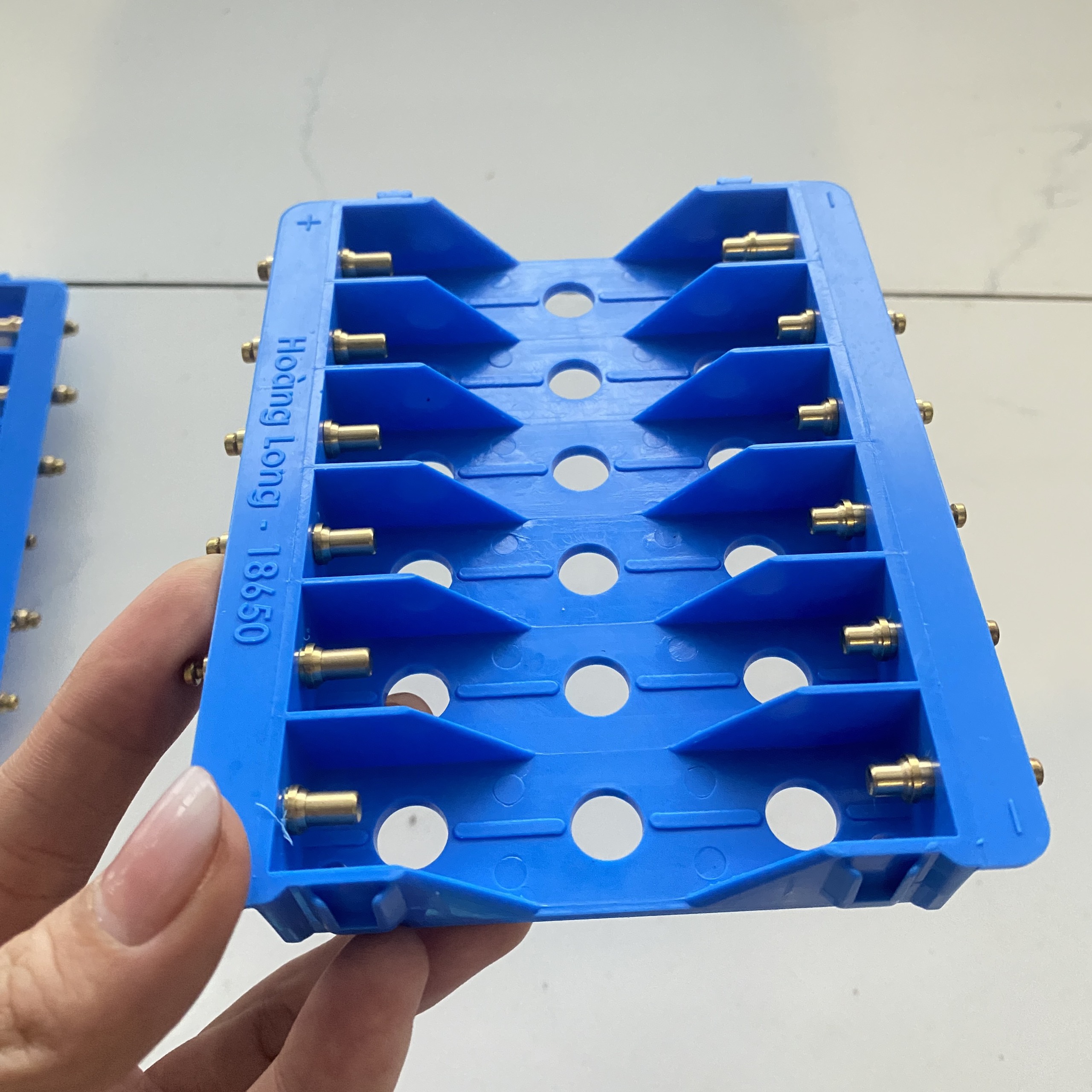 Khay cân bằng pin 18650 màu xanh ( khay 6)