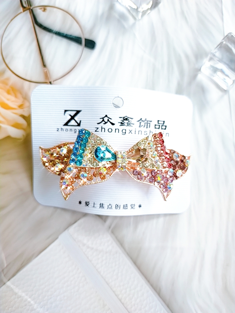 [HCM]KẸP TÓC PHÍA SAU ĐÍNH ĐÁ LẤP LÁNH - KẸP TRUNG NIÊN