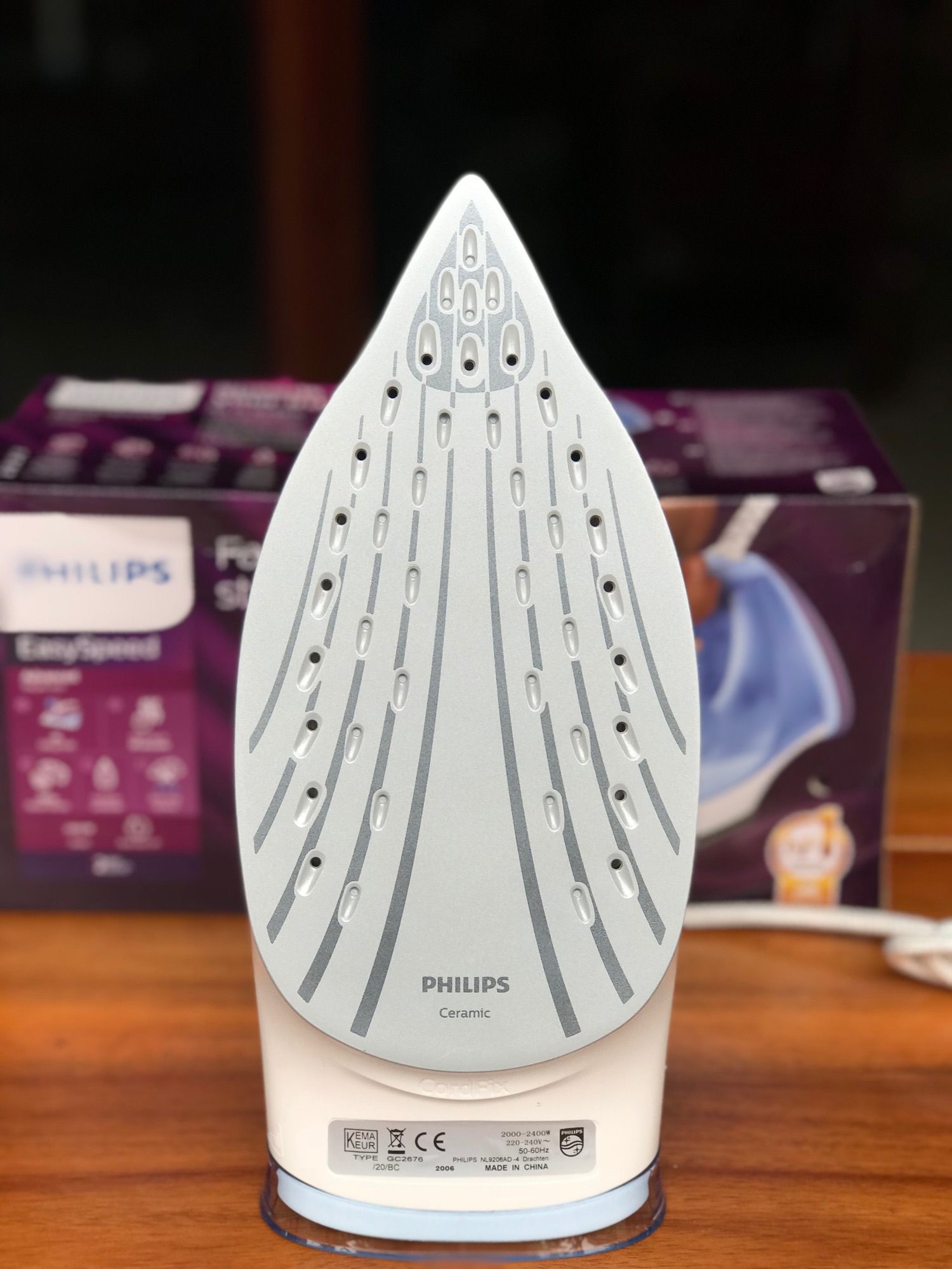Bàn ủi hơi nước Philips GC2676