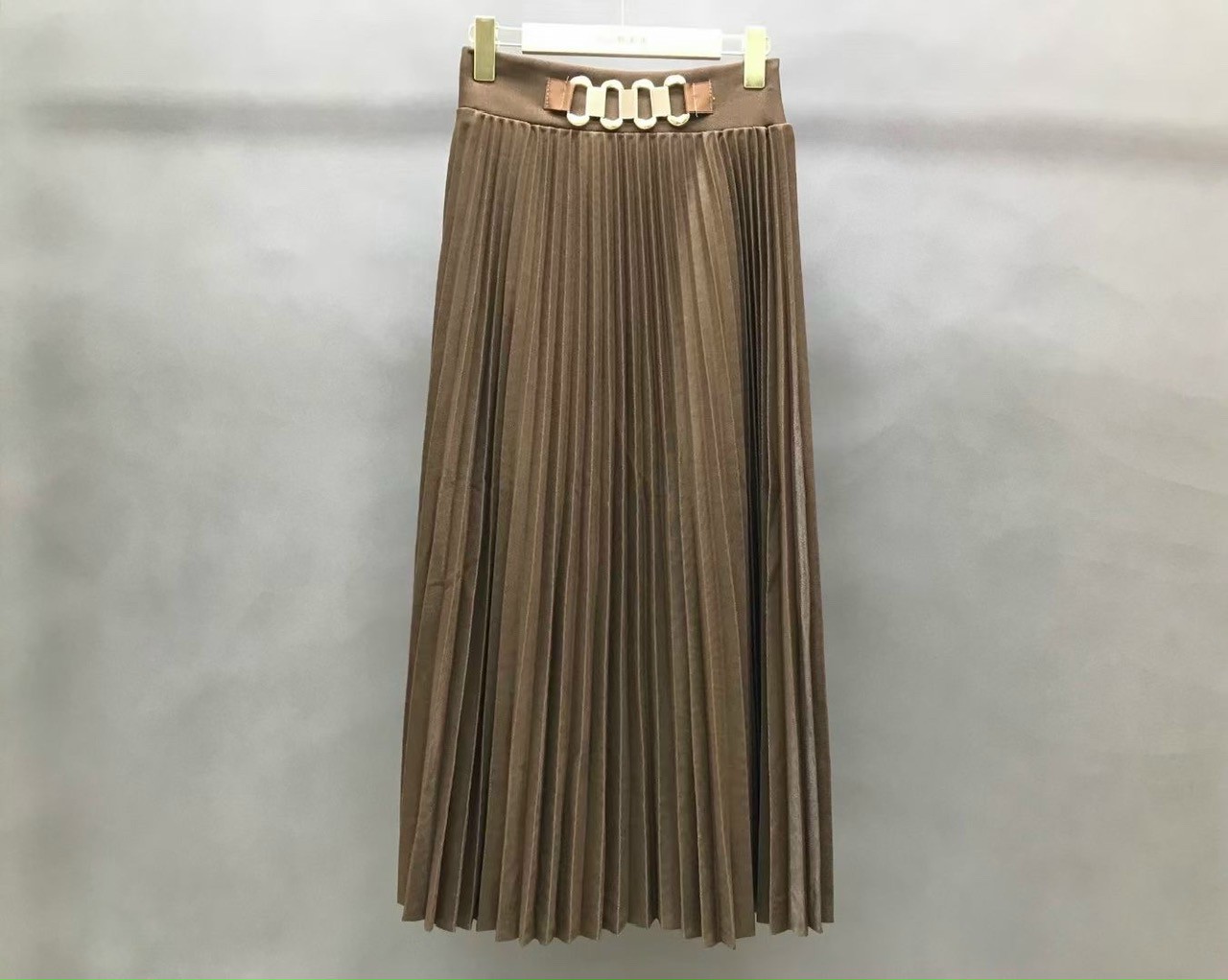 Chân váy dài xếp ly quạt chất liệu lụa vân gỗ cao cấp