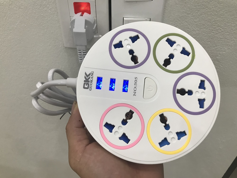 Ổ cắm điện đa năng có USB sạc điện thoại ( dây dài 1,8m )