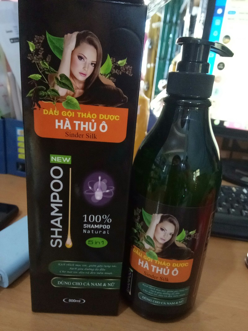 Dầu gội thảo dược Hà thủ ô chai 300ml