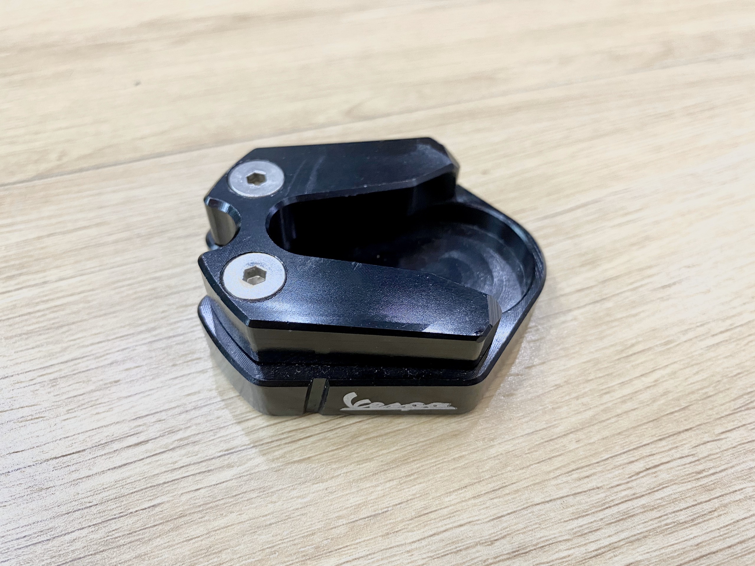 ĐẾ ĐỠ CHÂN CHỐNG VESPA SPRINT/PRIMA/LX/GTS/S