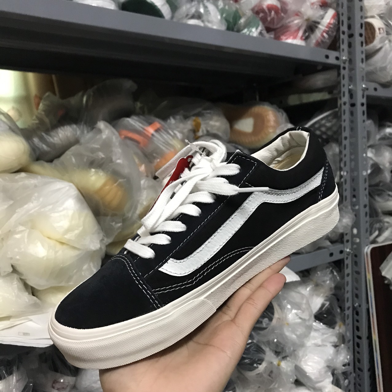 giày thể thao nam nữ vans vaul đen