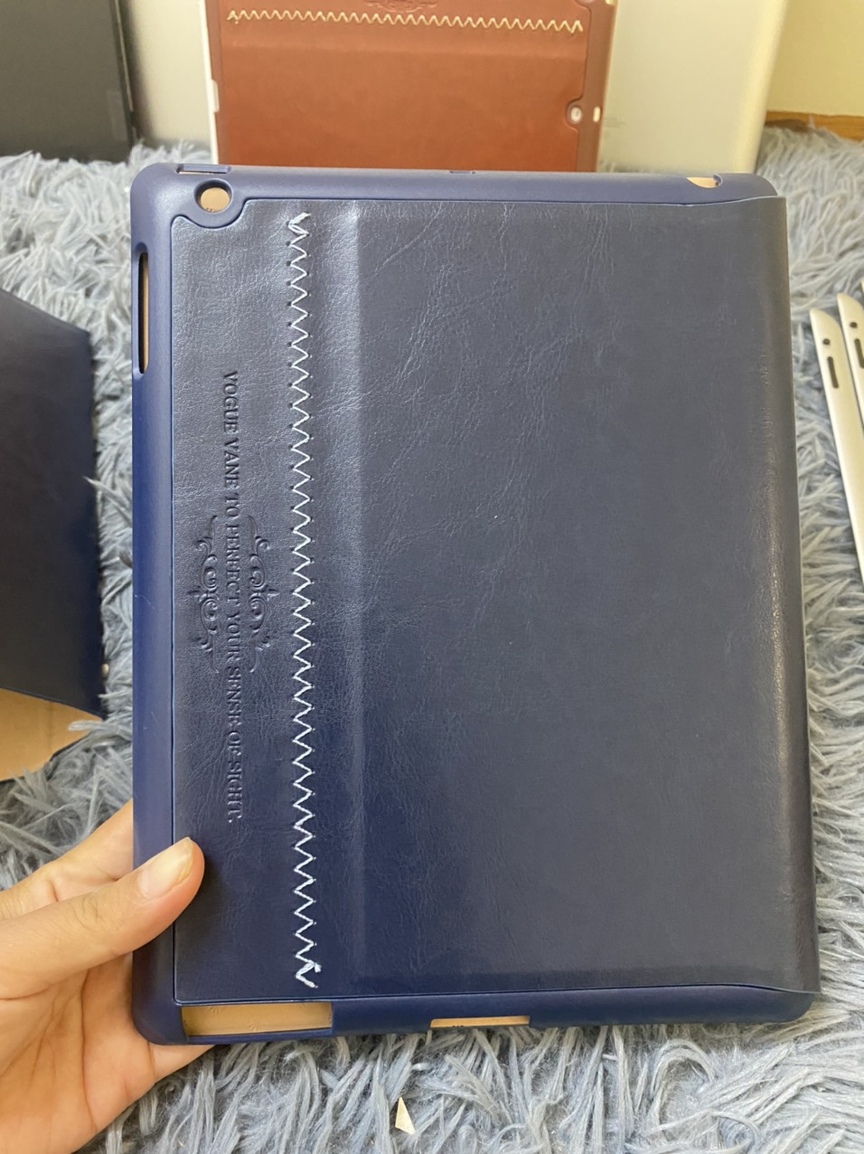 bao da kaku / Kuke cho ipad 2 ipad 3 ipad 4  tích hợp chân đế, từ tính tắt mở cảm ứng máy giá rẻ