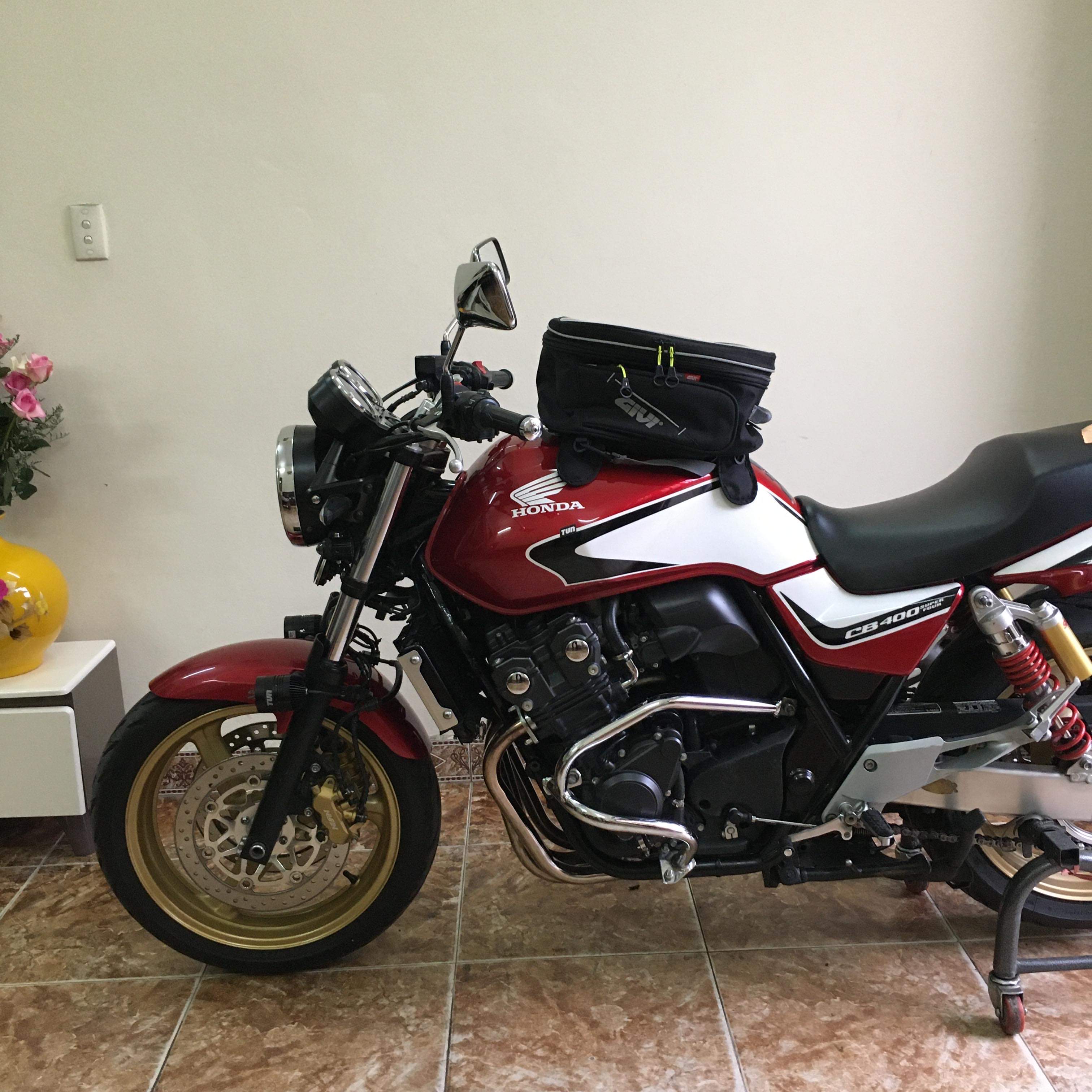 TÚI HÍT BÌNH XĂNG GIVI EA102B