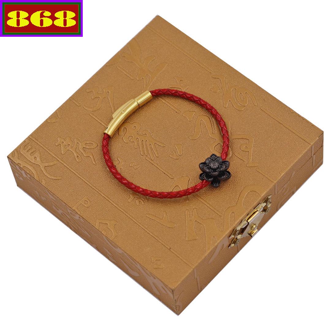 Vòng đeo tay dây da đỏ 3 ly - Vòng tay bông sen đen VDDVOBHSE14 hộp gỗ
