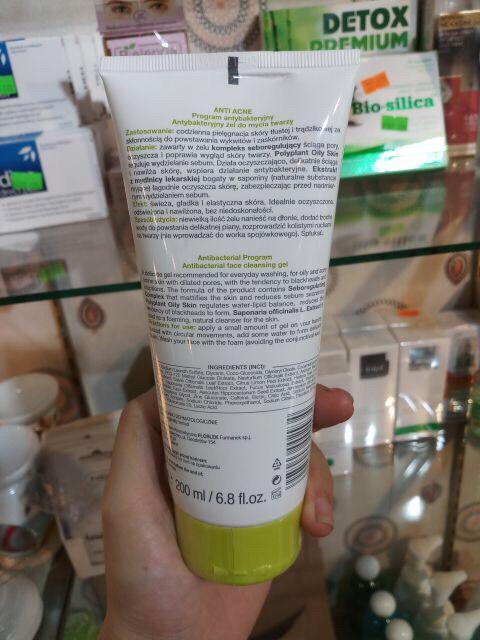 GEL RỬA MẶT FLOSLEK ANTIBACTEFIAL FACE CLEASING GEL 200ML.