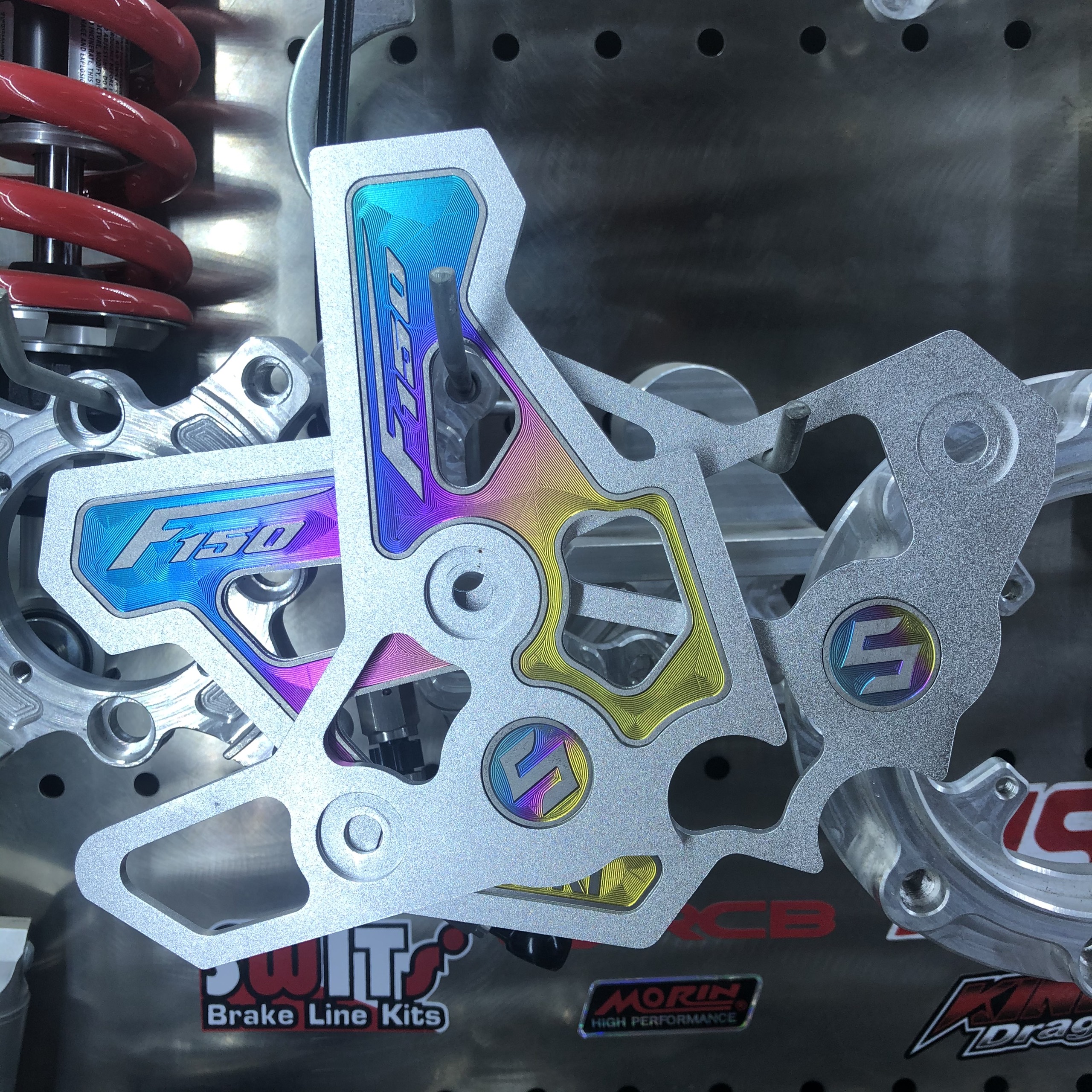 Nẹp Sườn Raider / Satria Titan Trái Phải + Logo Suzuki