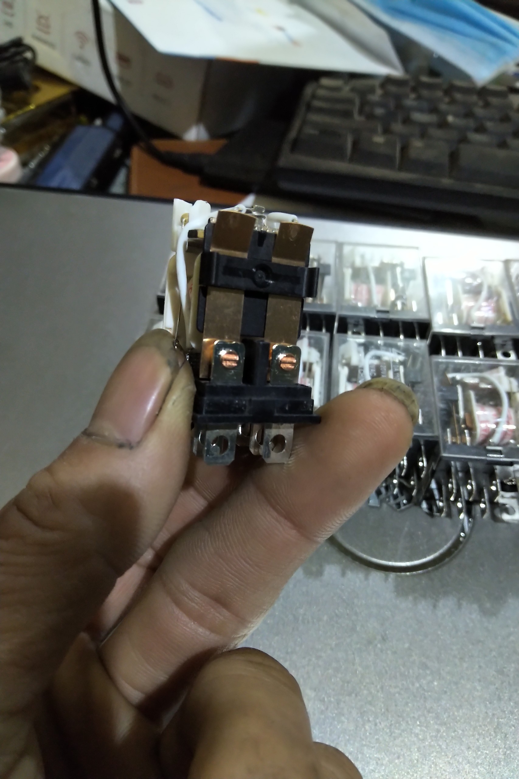 Rơ le trung gian onrom LY2L - 220V/240V-10A