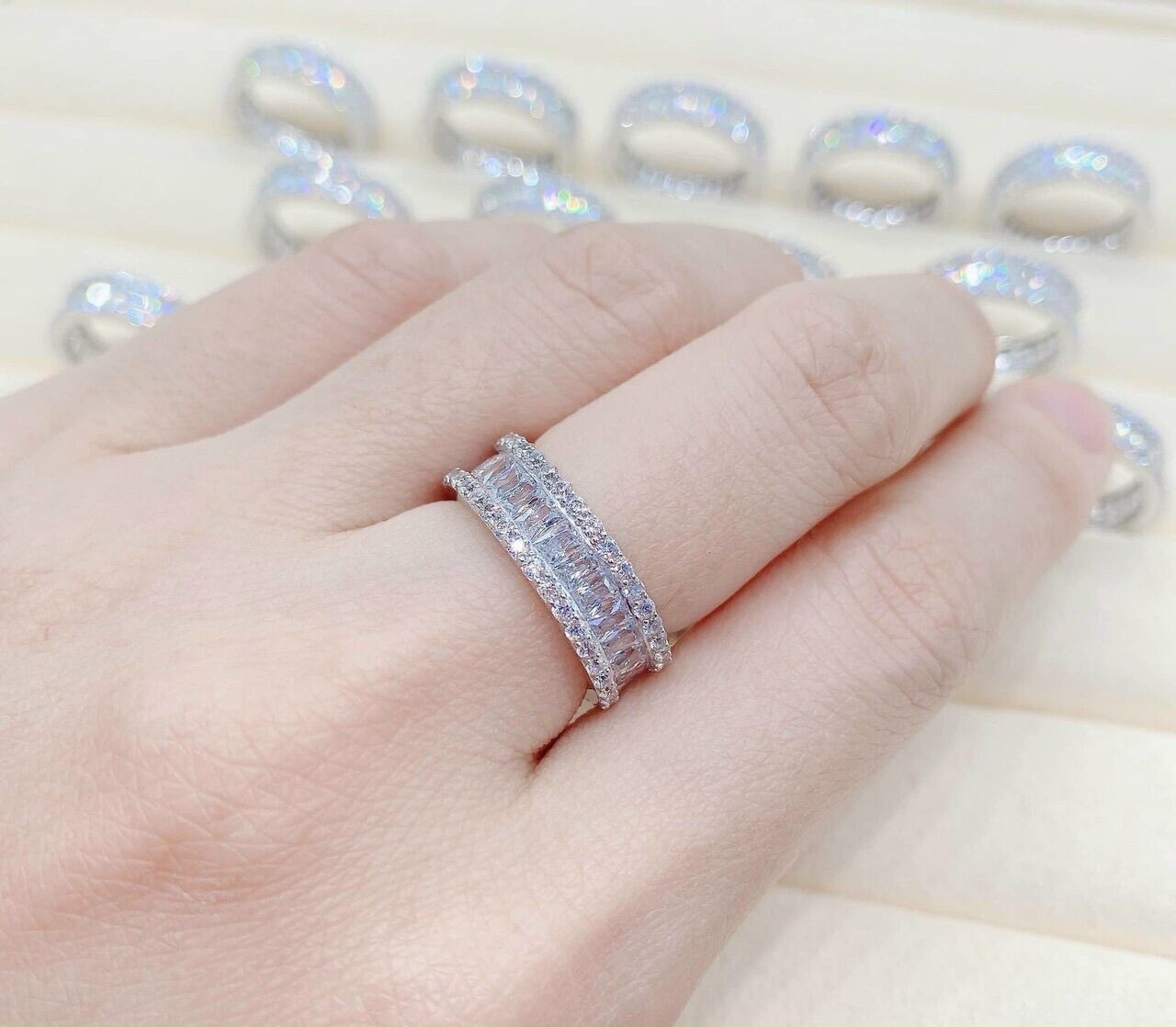 Nhẫn nữ mạ bạch kim đính xoàn cao cấp mẫu mới cực đẹp
