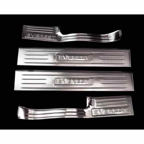 ốp bậc cửa trong xe everest