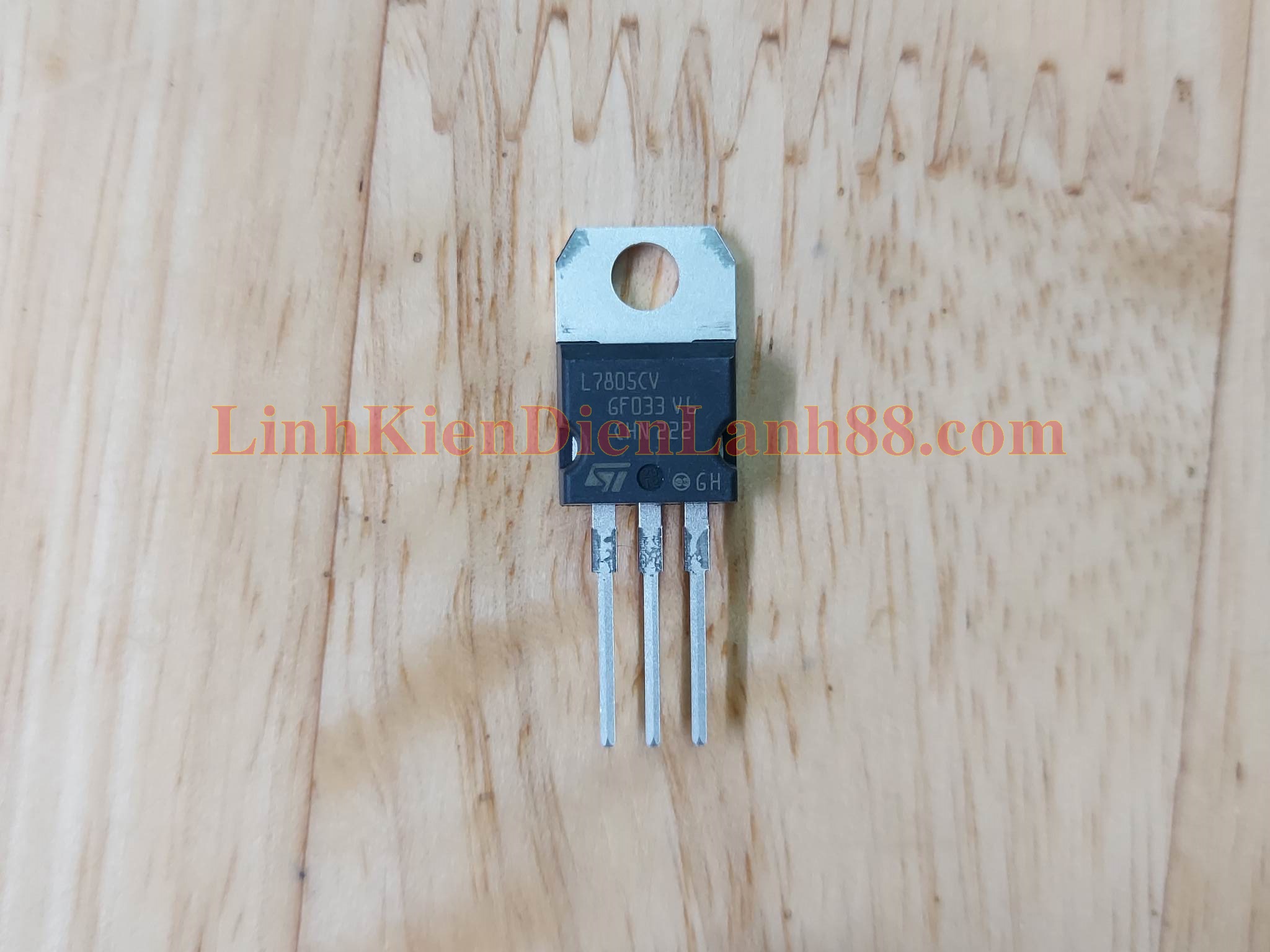 Ic nguồn l7805cv l7805 7805 mới, chính hãng 100%