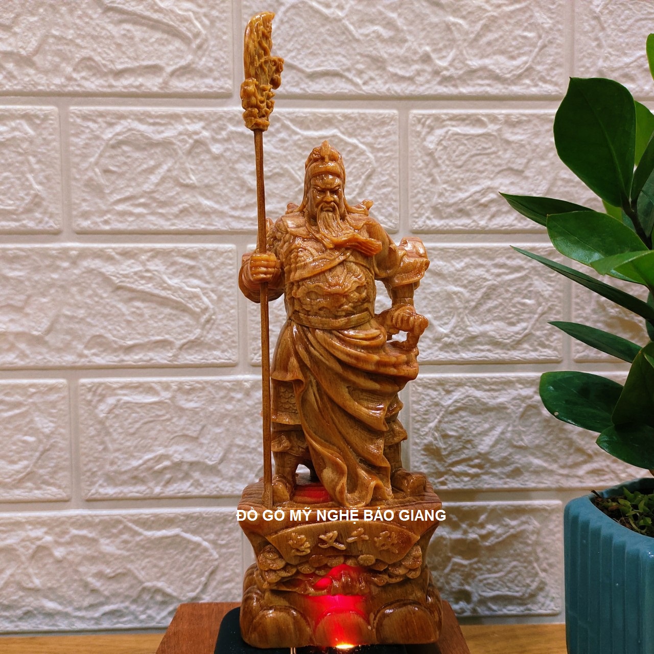 Tượng quan công gỗ huyết long thấu quang đỏ đẹp