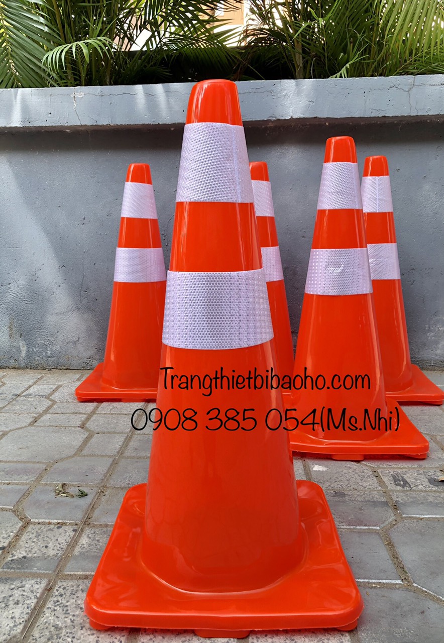 Cọc tiêu hình chóp siêu dẻo phản quang nhựa PVC cao 70cm- Hình thật