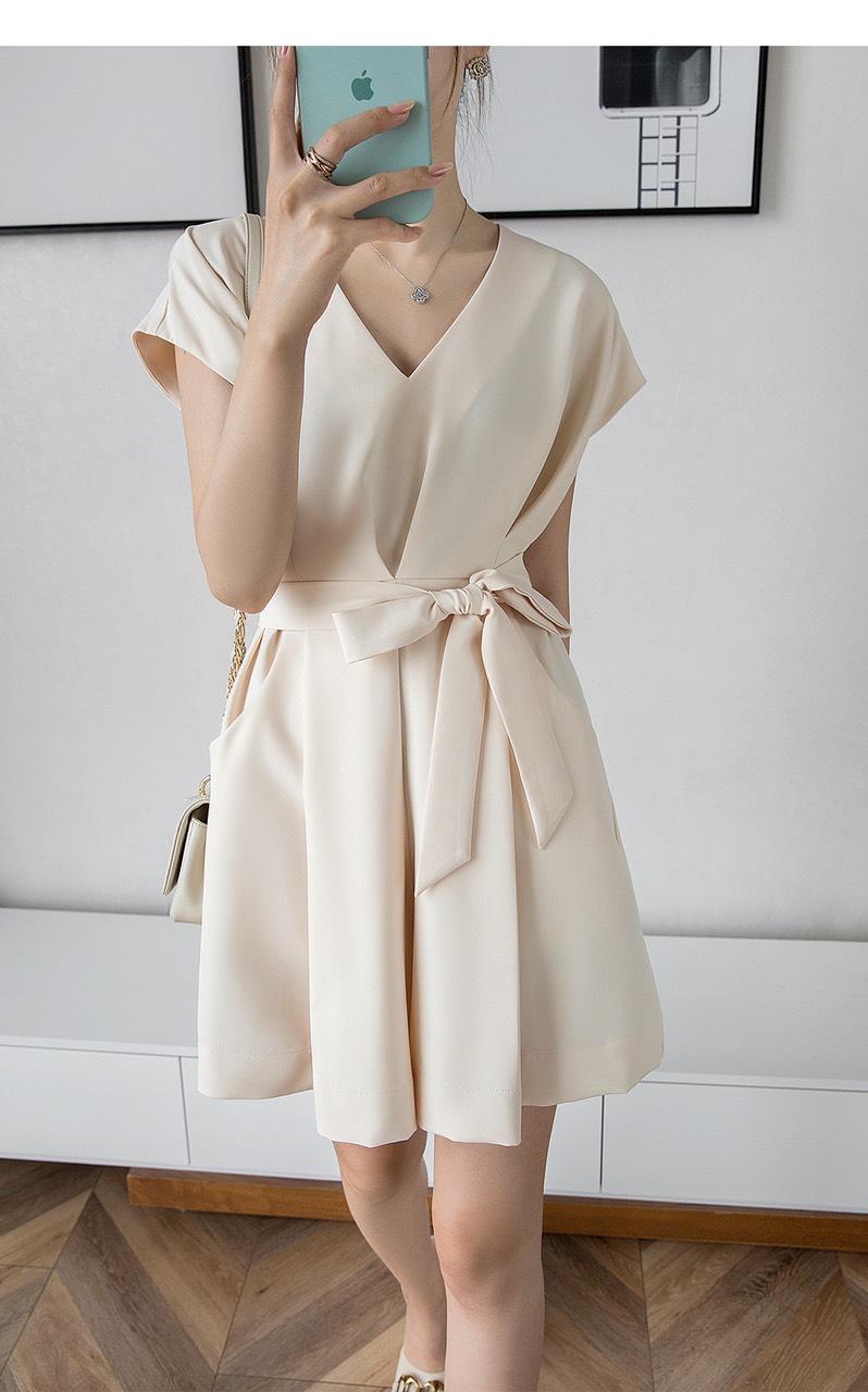 mẫu mới jumpsuit hàn quốc cổ v kèm nịt
