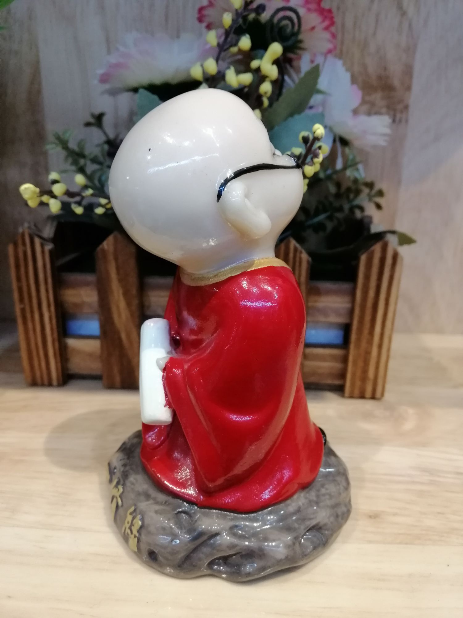 TƯỢNG CHÚ TIỂU ĐEO KÍNH ĐỌC SÁCH