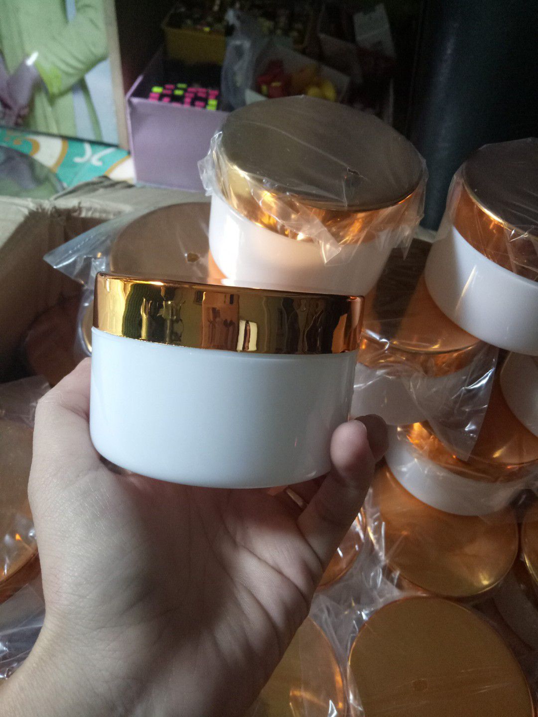 HỦ ĐỰNG KEM BODY NẮP XI VÀNG 250gr