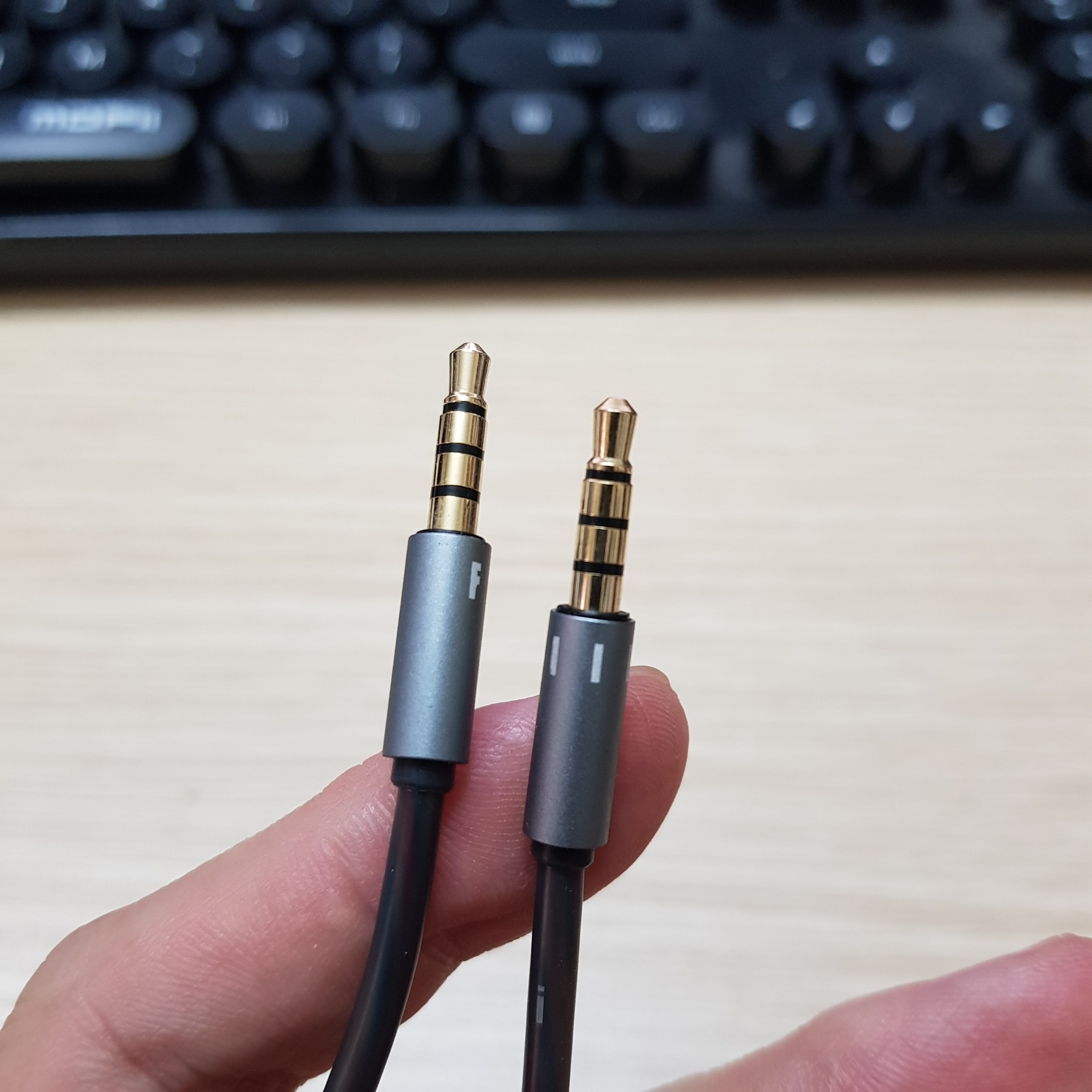 Dây cáp audio 3.5mm aux 2 đầu, có mic, tương thích ios