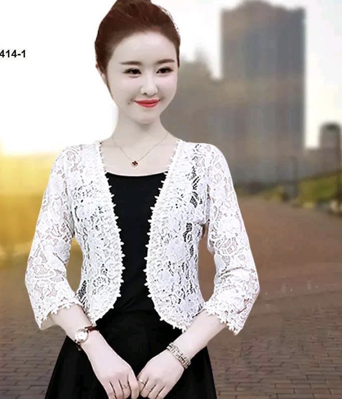 Áo khoác ren co giản tay lỡ duyên dáng dễ phối với nhiều trang phuc