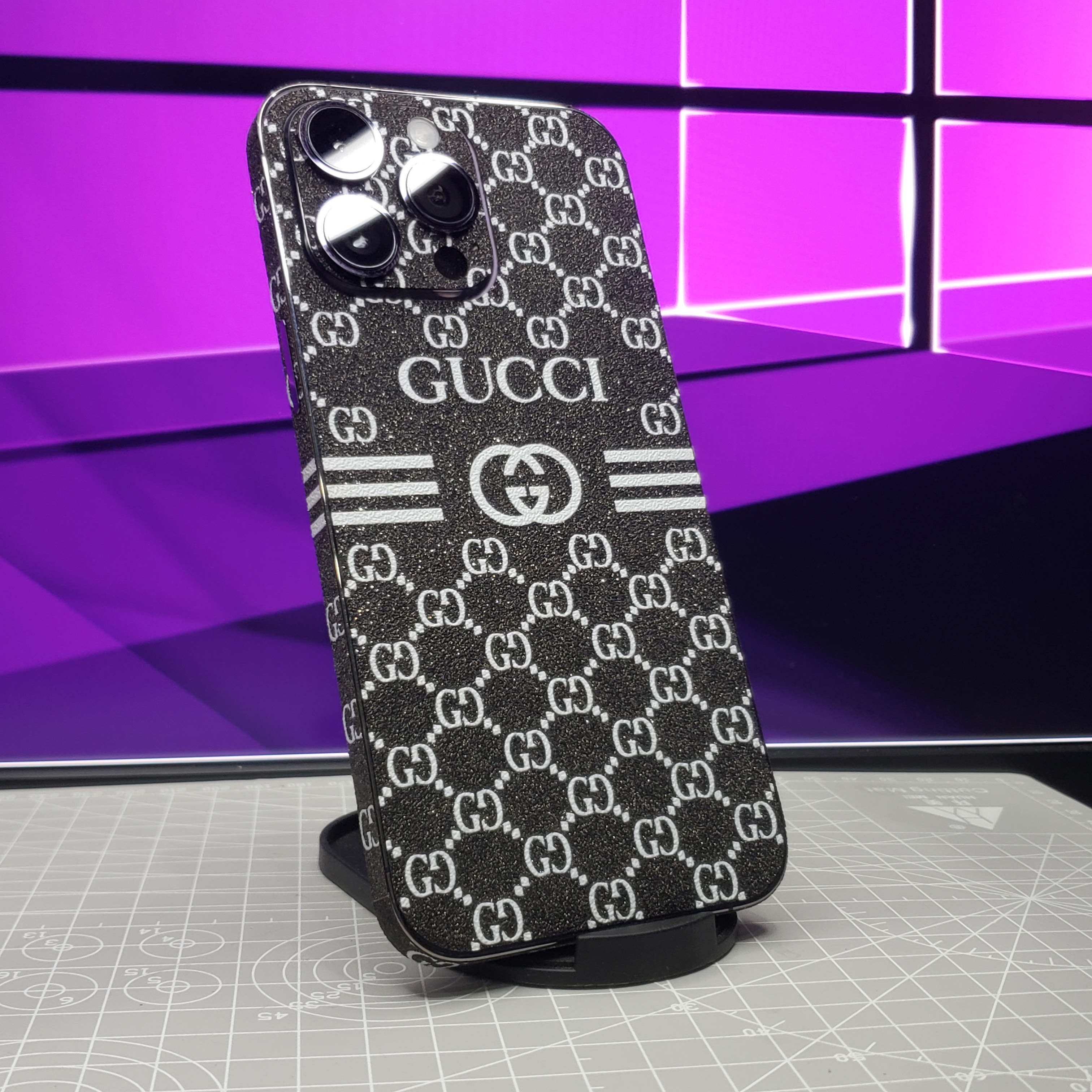 Miếng dán PPF kim tuyến LV GG cho iphone