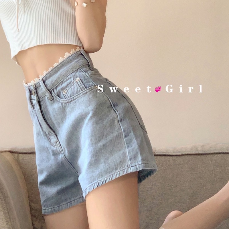 Quần sooc xanh nhạt viền ren cạp cao cá tính