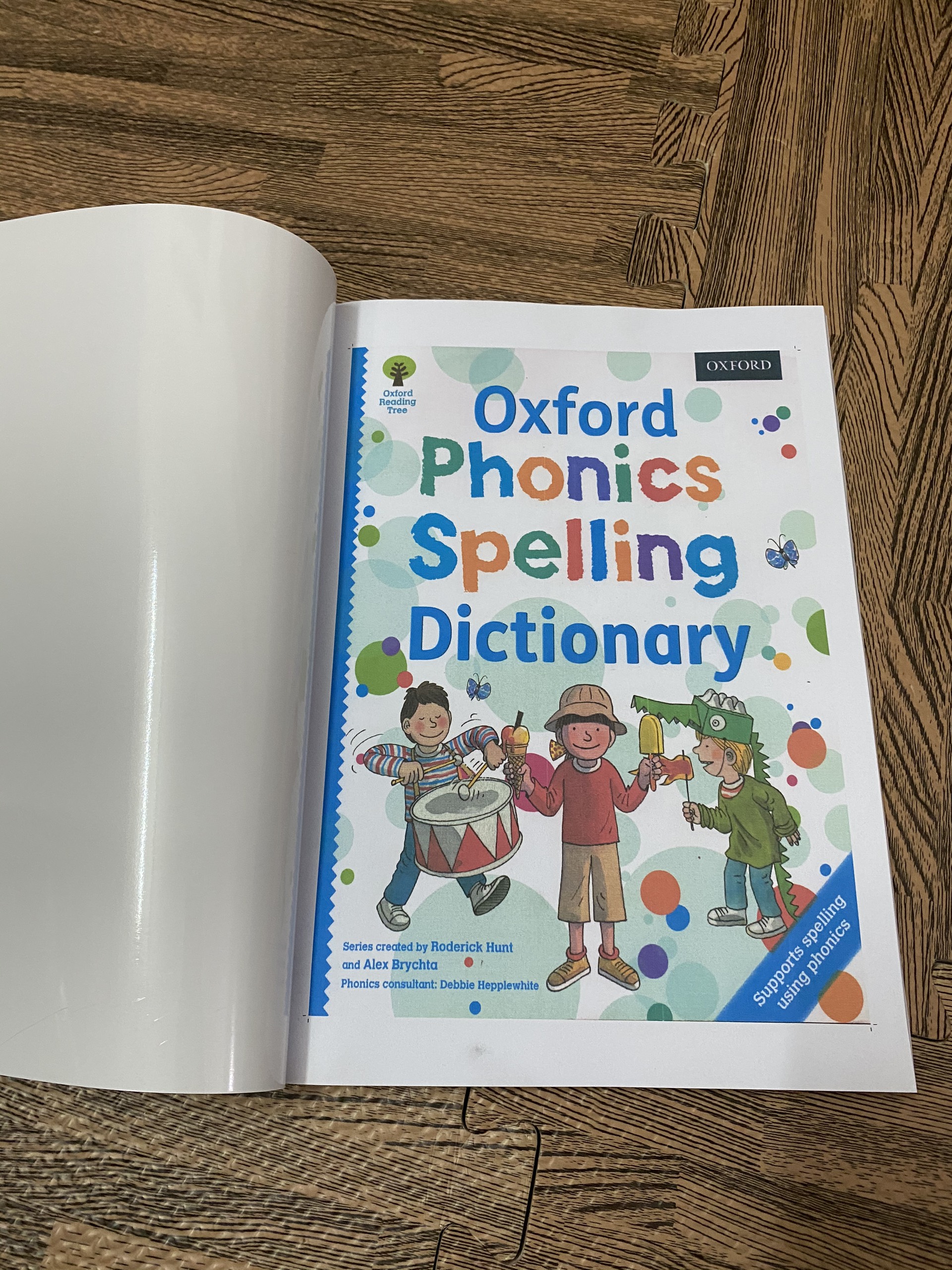 Oxford Phonics Spelling Dictionary (Sách màu) Sách tiếng anh