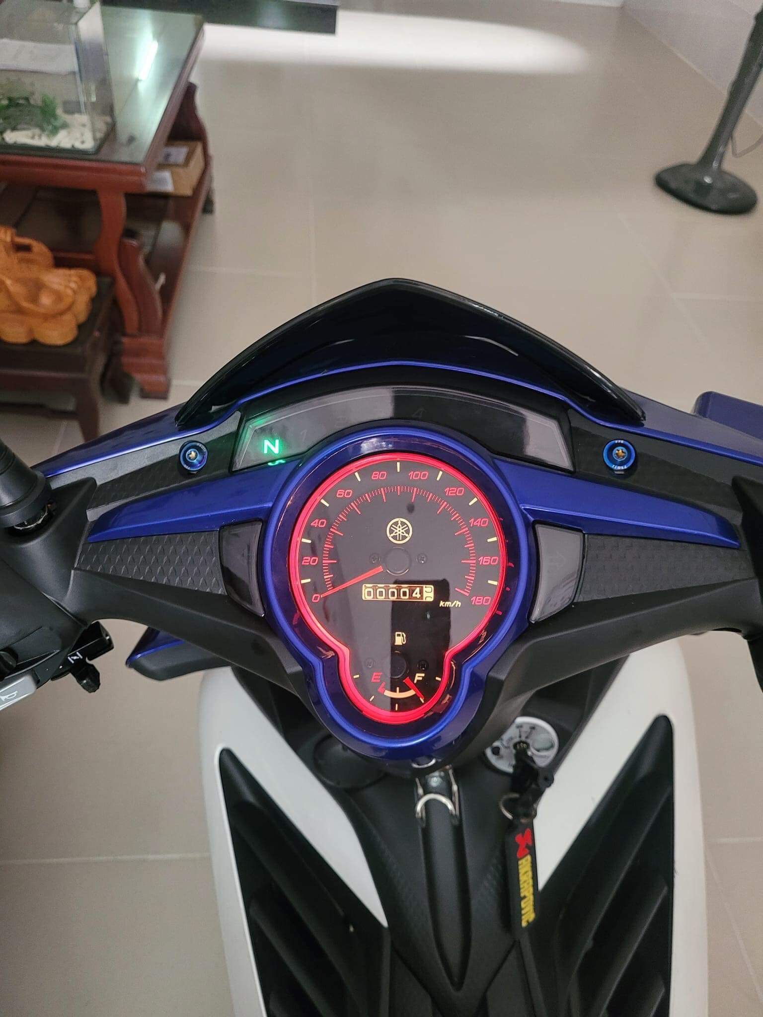 Đồng hồ LC135 V7 chính hãng