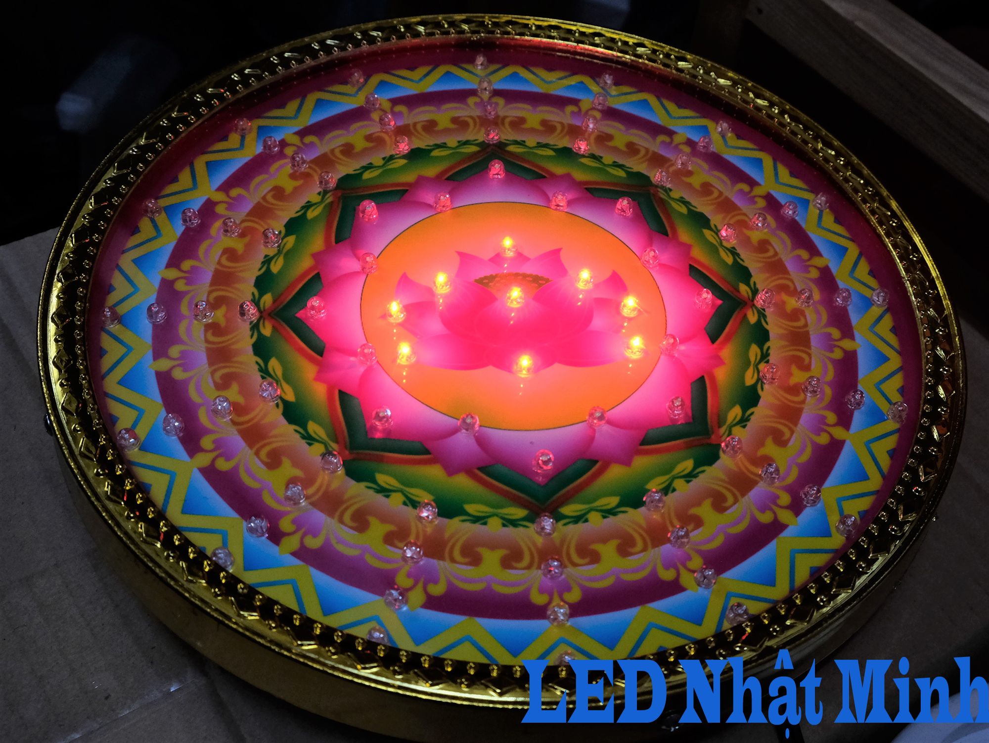 Đèn hào quang LED 2 tấc 2 hoa sen (họa tiết viền ngẫu nhiên)