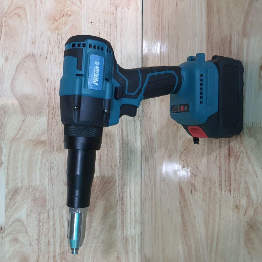 Máy rút đinh tán rive sử dụng chân pin phổ thông