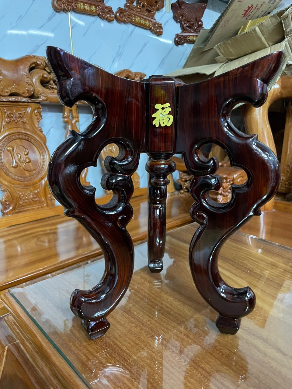 Chò gỗ tràm 3 chân đặt đĩa trái cây thờ cúng hoa văn đẹp cao 40cm