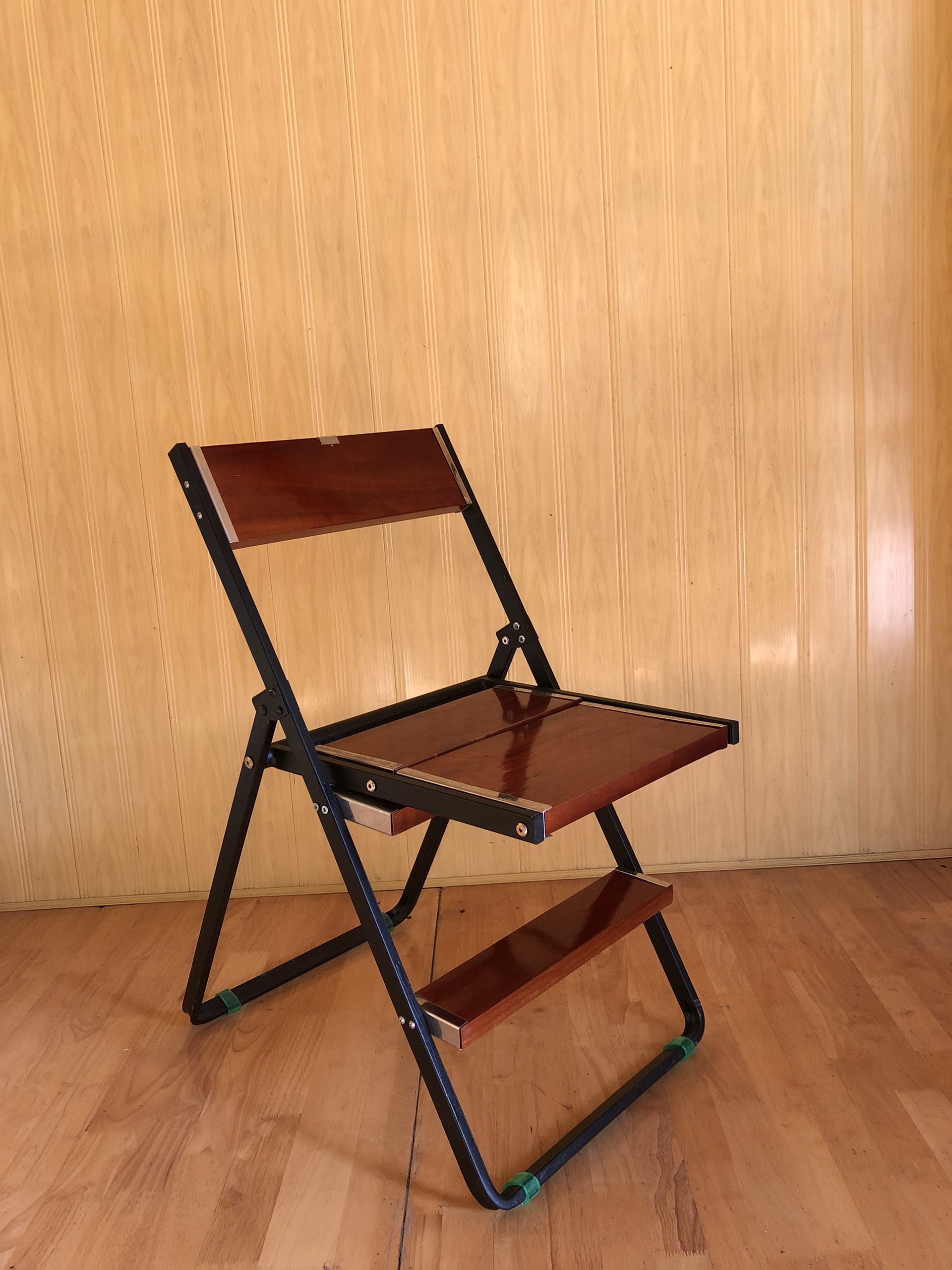 Thang ghế gấp gọn tiện lợi