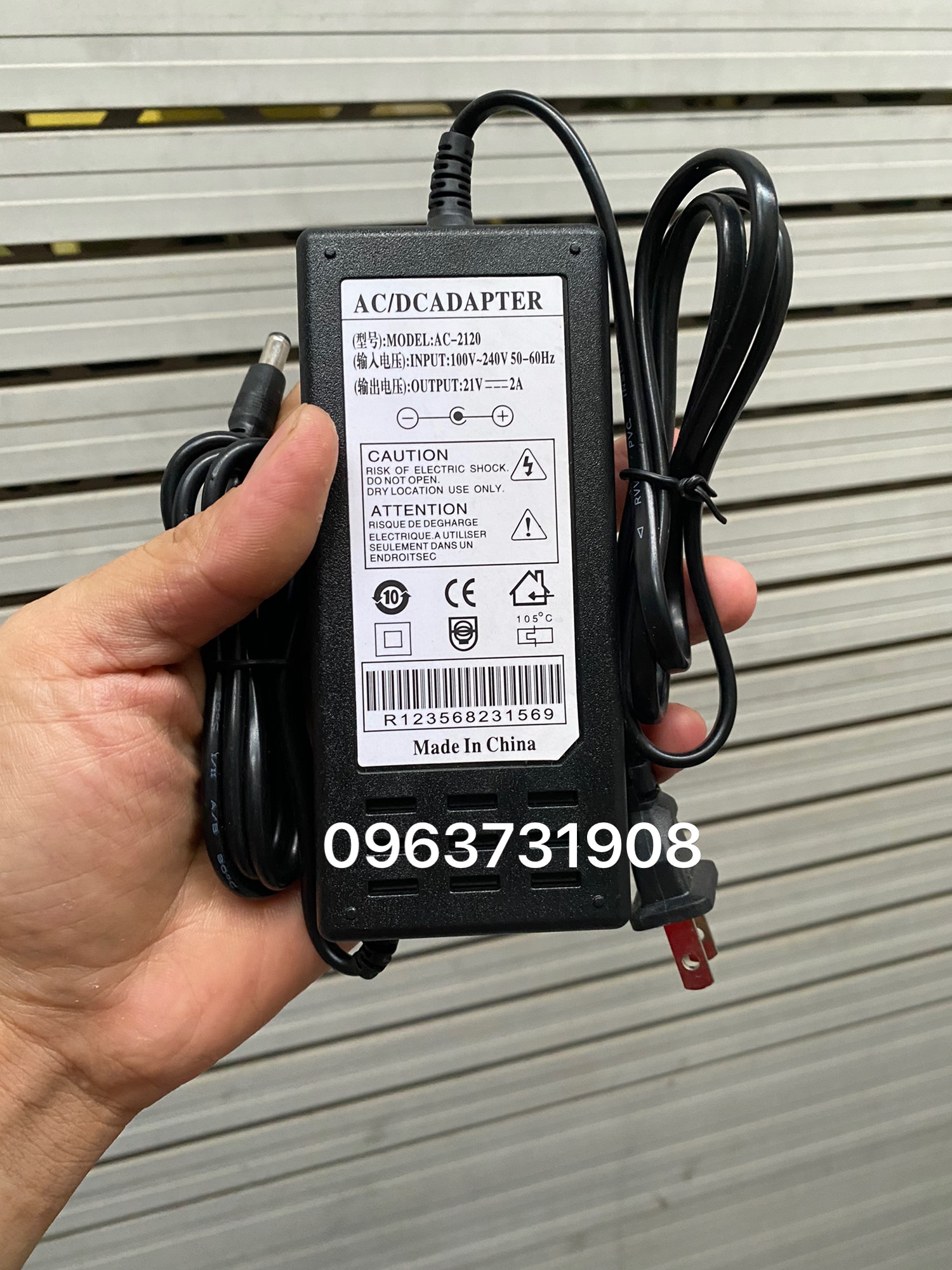 Adapter sạc pin cho máy khoan cầm tay Makita 21V 2A
