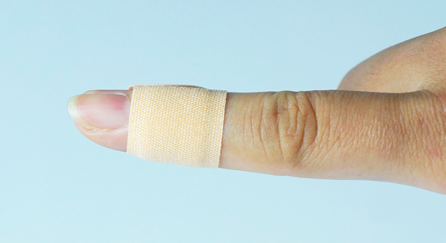 Băng dán cá nhân y tê UGOTANA Hộp 100 miếng - Tanaphar