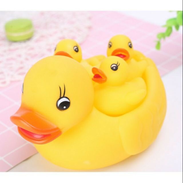 Đàn vịt thả bồn tắm cho bé bóp kêu chip chip