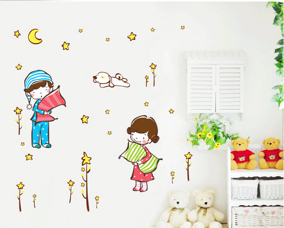 [HCM]DECAL DÁN TƯỜNG BÉ ÔM GỐI