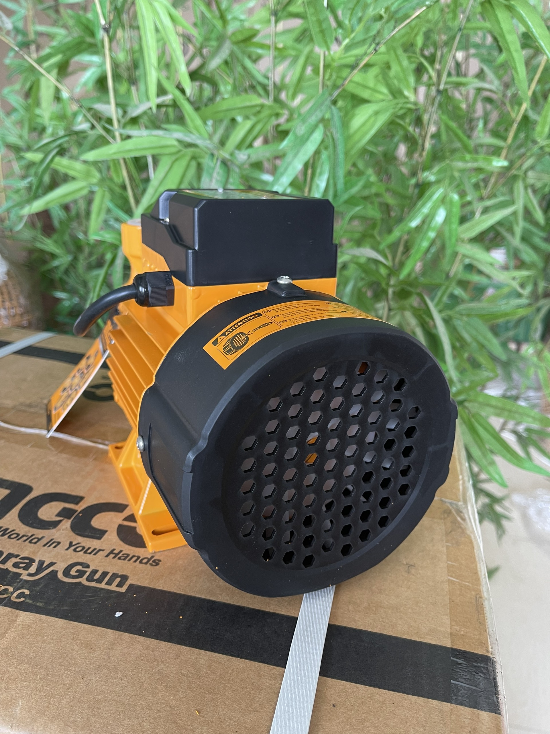 Máy bơm li tâm 750W - 1HP INGCO CPM7508