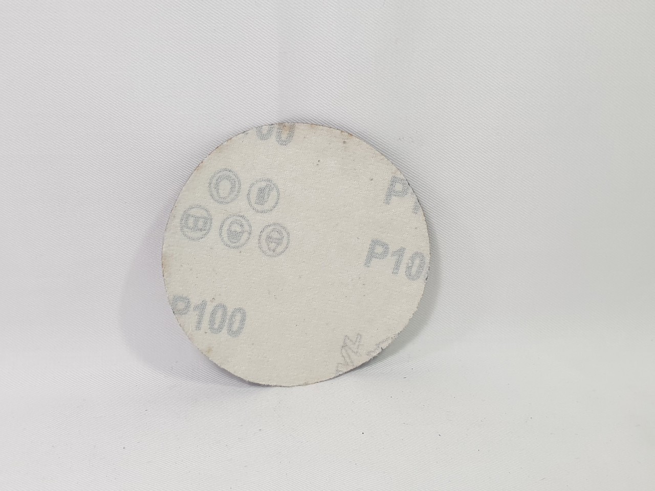 Giâý nhám dính, dán đế tròn 10 cm P100