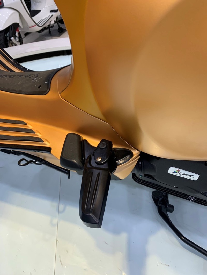 Gác chân Vespa Sprint/Primavera